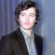 Alexander Vlahos tourne pour Canal+
