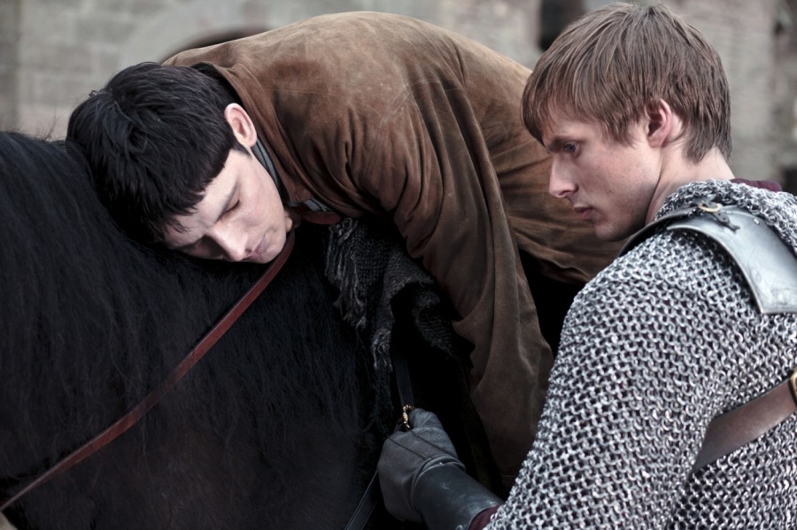Arthur fait ses adieux à Merlin gravement blessé - L'heure la plus sombre (2/2)