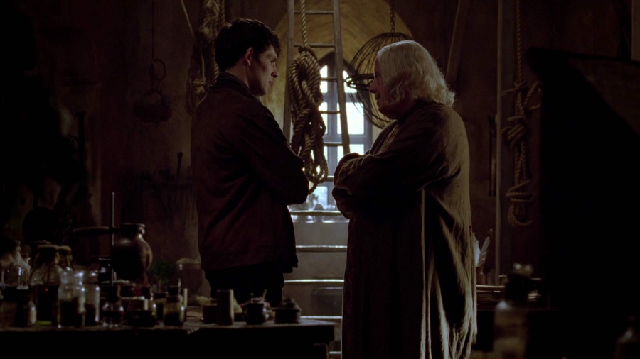 Merlin et Gaius en pleine discussion - Une âme tourmentée