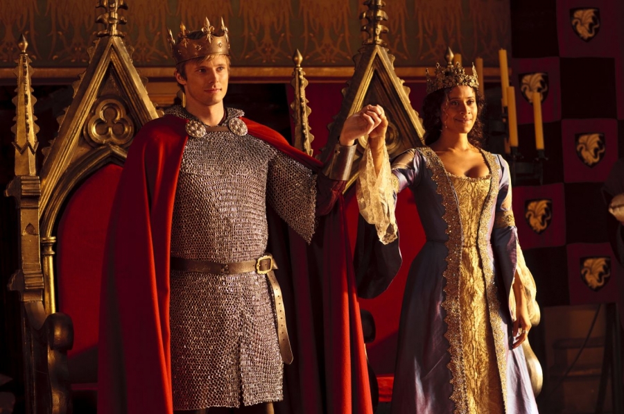 Le Roi et la Reine de Camelot lors du couronnement - L'épée dans la pierre (2/2)