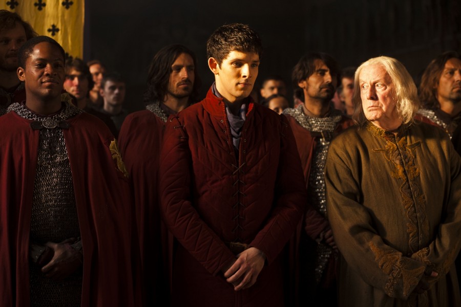 Merlin et Gaius au couronnement - L'épée dans la pierre (2/2)